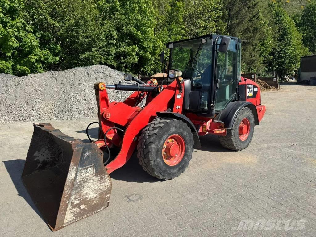 CAT 906M Iekrāvēji uz riteņiem