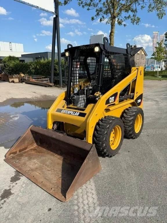 CAT 216B3 Lietoti riteņu kompaktiekrāvēji