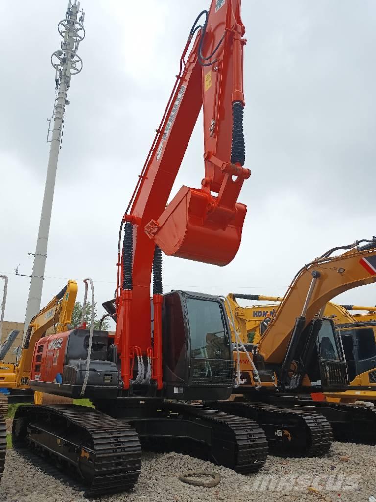 Hitachi ZX 200 Kāpurķēžu ekskavatori