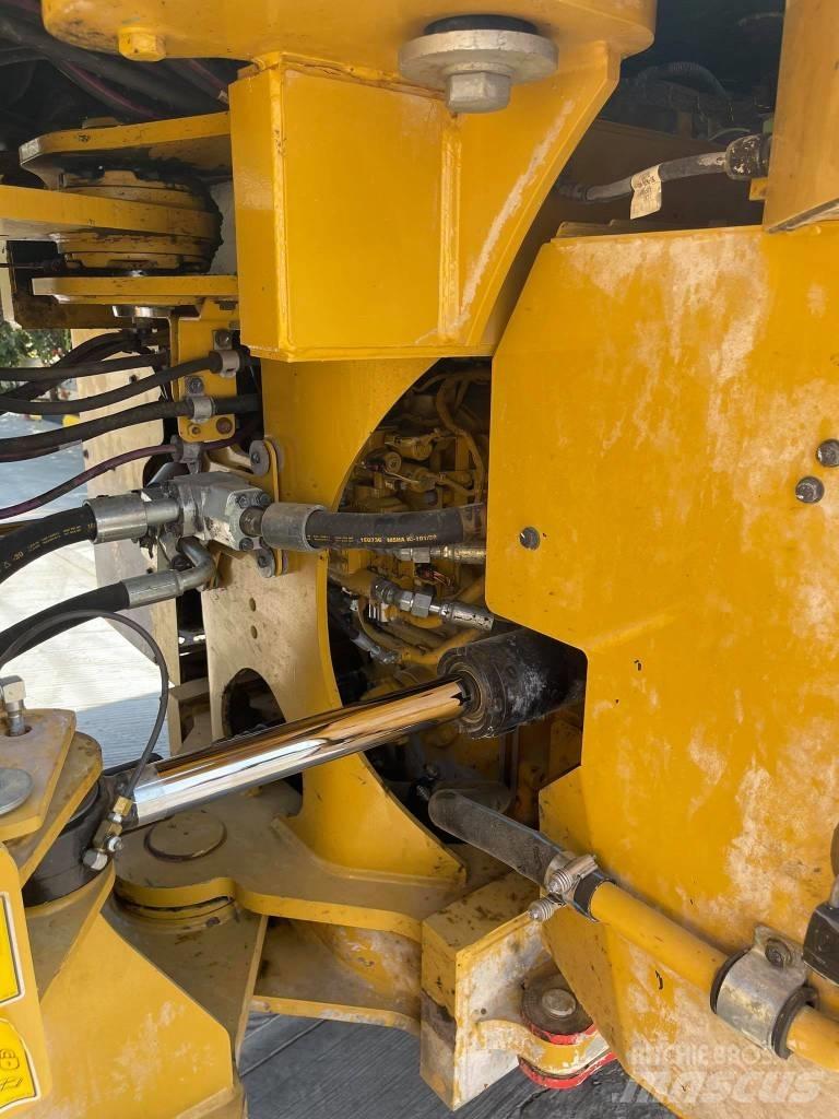 CAT 972M II Iekrāvēji uz riteņiem