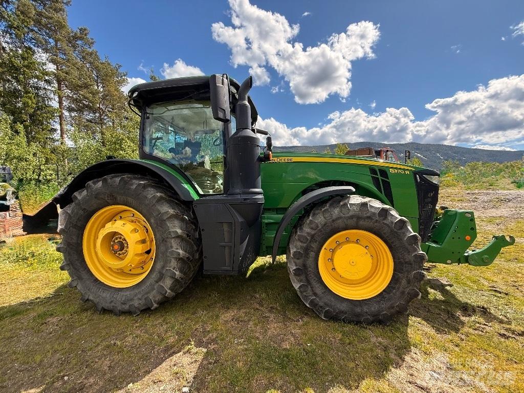 John Deere 8370 R Traktori