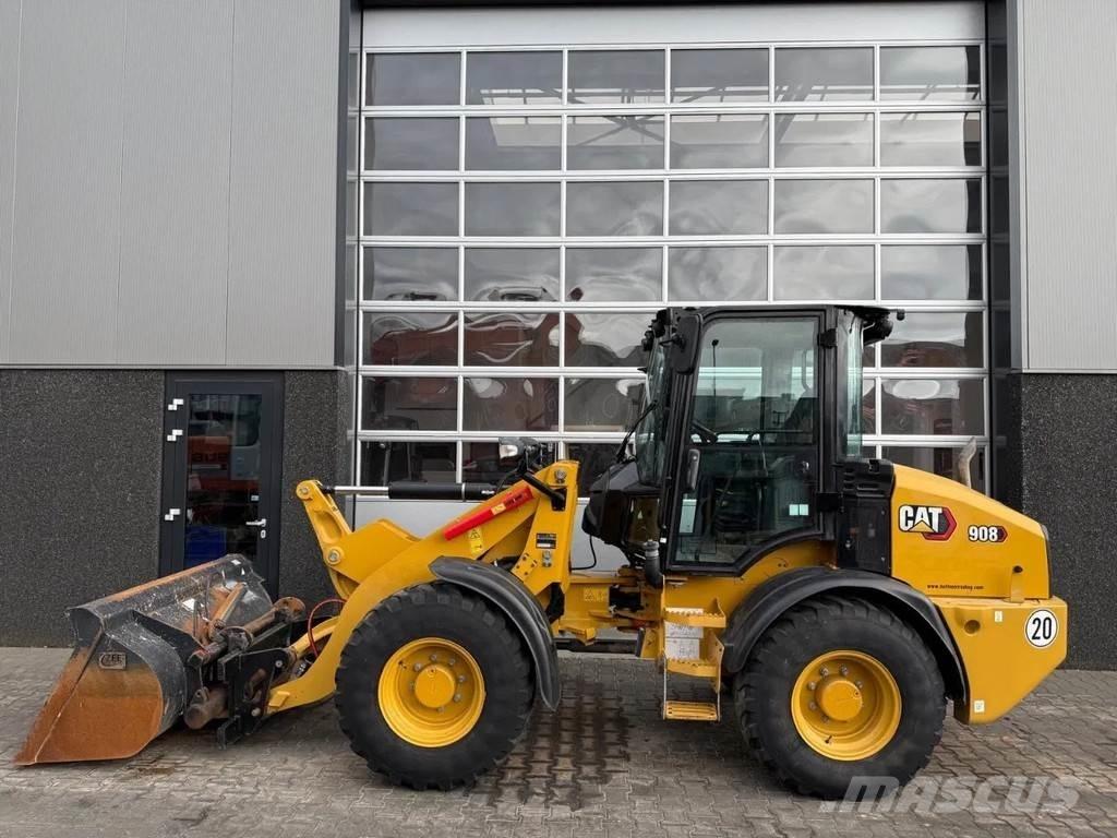 CAT 908 Iekrāvēji uz riteņiem