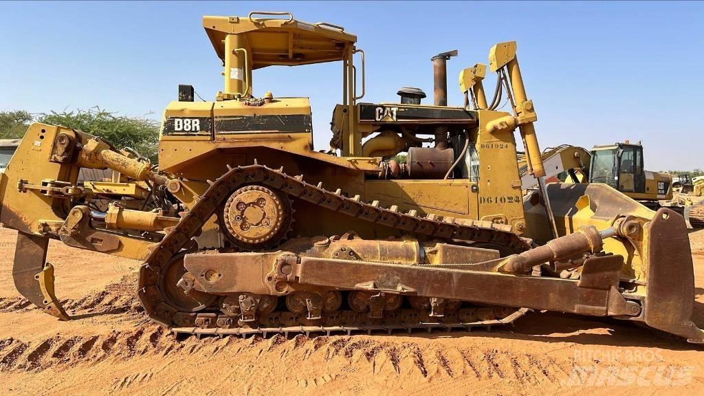CAT D8R Kāpurķēžu buldozeri