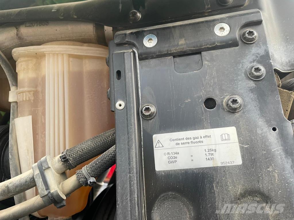 John Deere 6145R Traktori