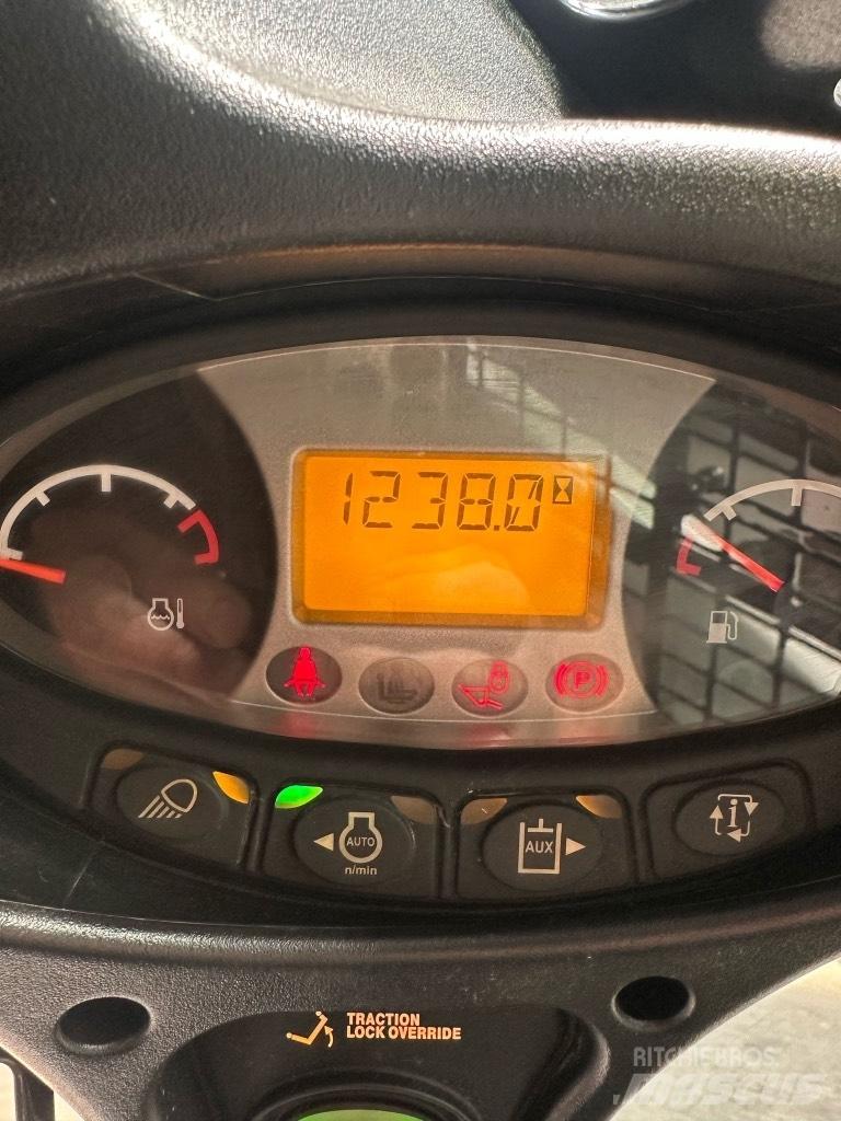 Bobcat T 590 Lietoti riteņu kompaktiekrāvēji