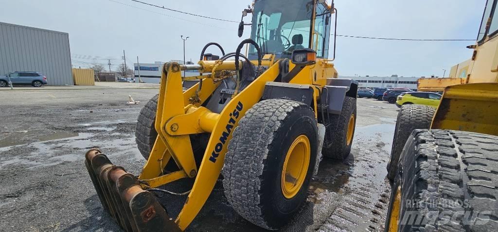 Komatsu WA 200 Iekrāvēji uz riteņiem