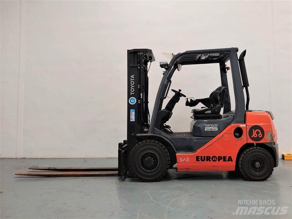 Toyota 02 8FDF25 Tehnika ar dīzeļa dzinēju