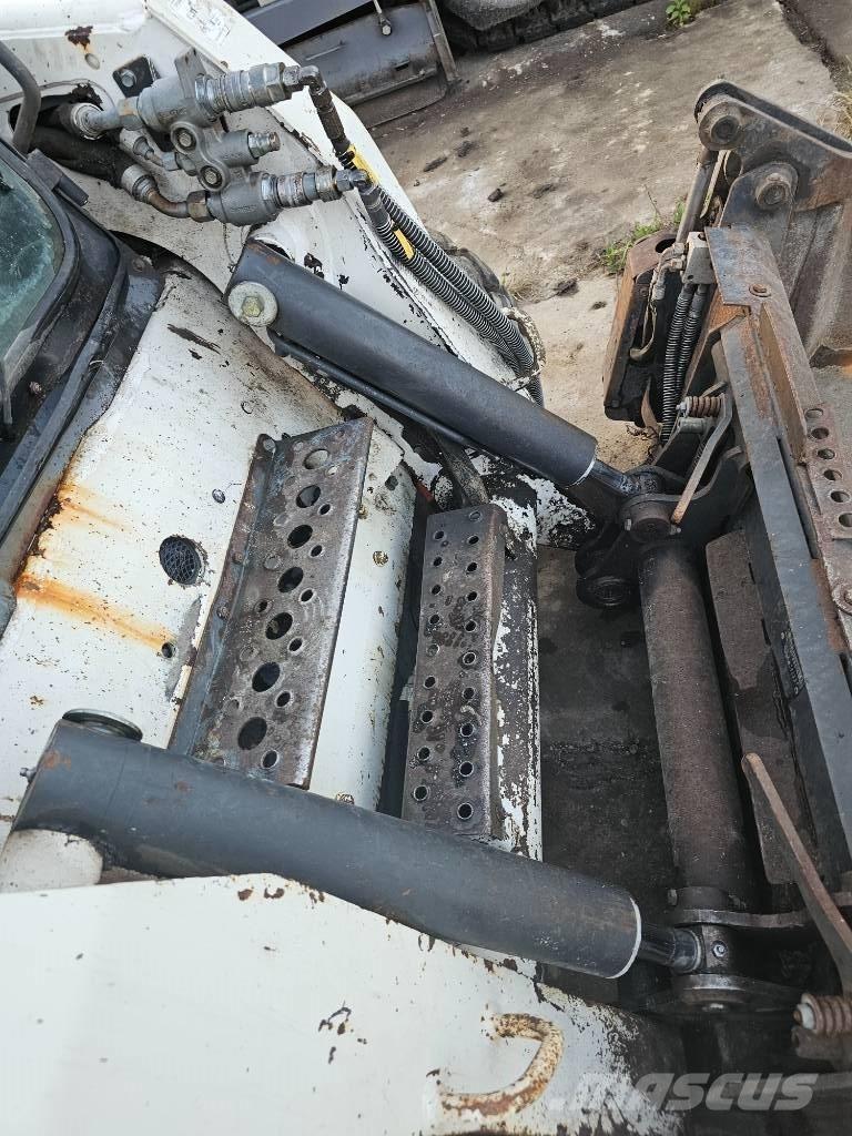 Bobcat S 250 Iekrāvēji uz riteņiem