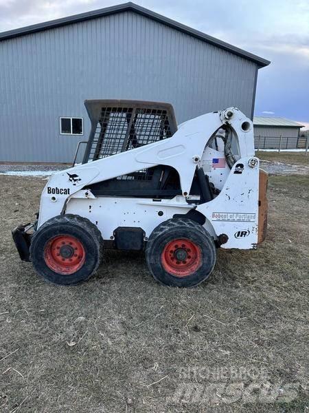 Bobcat S250 Lietoti riteņu kompaktiekrāvēji