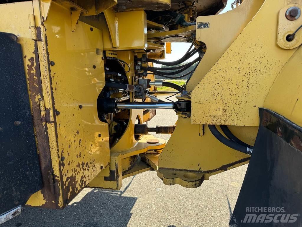 CAT 972M Iekrāvēji uz riteņiem