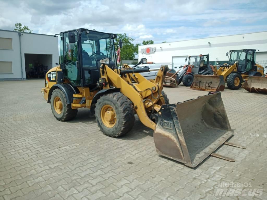 CAT 907 M Iekrāvēji uz riteņiem