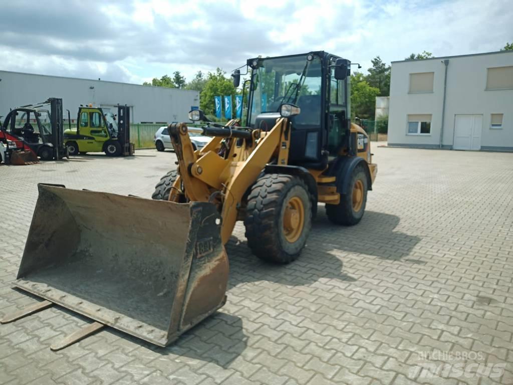 CAT 907 M Iekrāvēji uz riteņiem