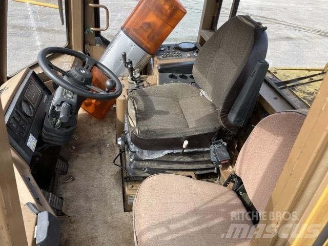 CAT 924 F Iekrāvēji uz riteņiem