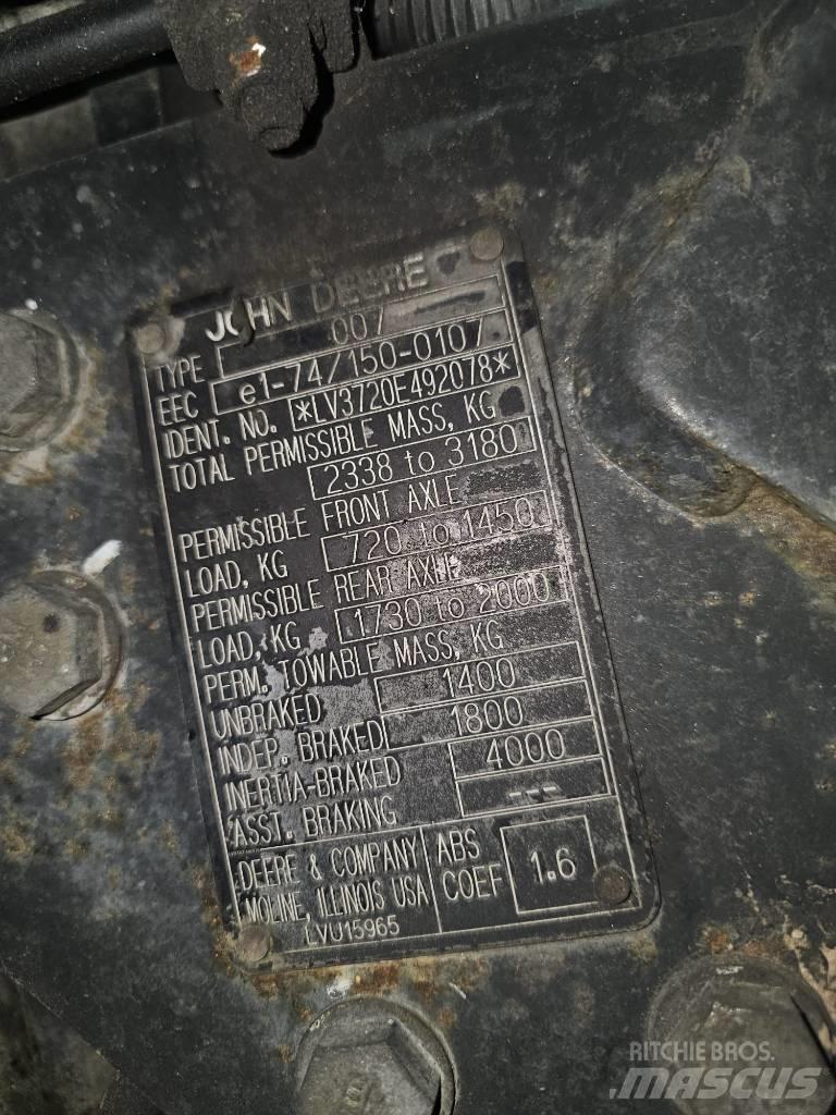 John Deere 3720 Traktori