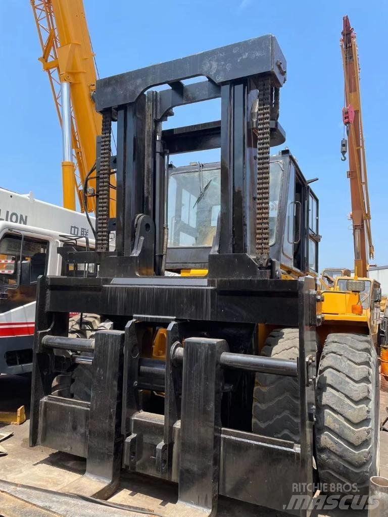 Komatsu 30 Ton Tehnika ar dīzeļa dzinēju