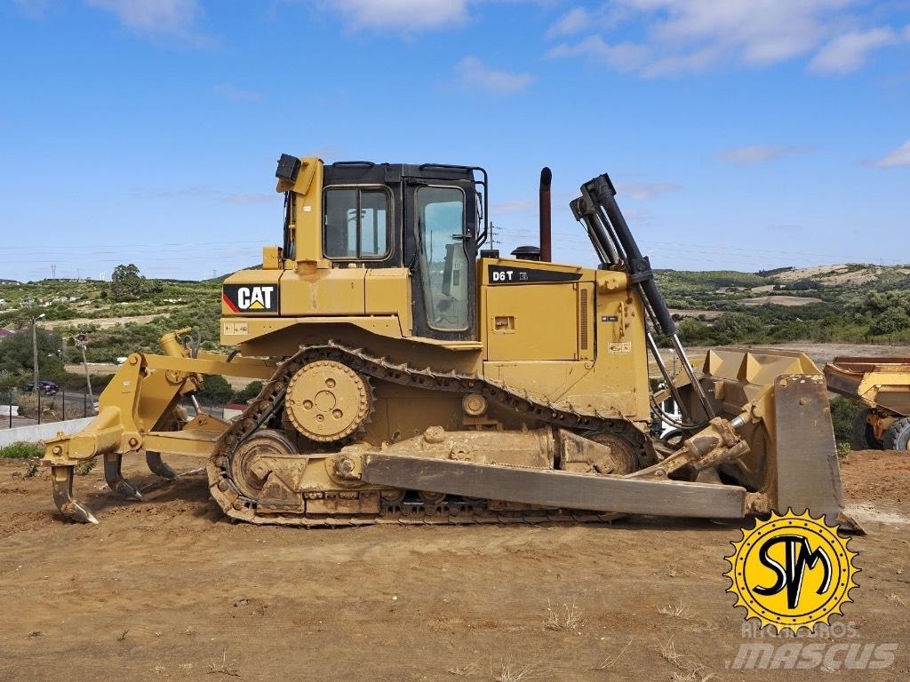 CAT D 6 T XL Kāpurķēžu buldozeri