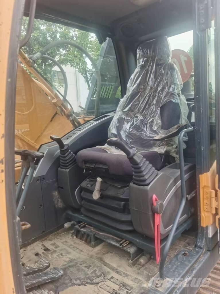 Hyundai R220LC-9S Kāpurķēžu ekskavatori