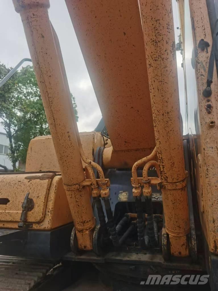 Hyundai R220LC-9S Kāpurķēžu ekskavatori