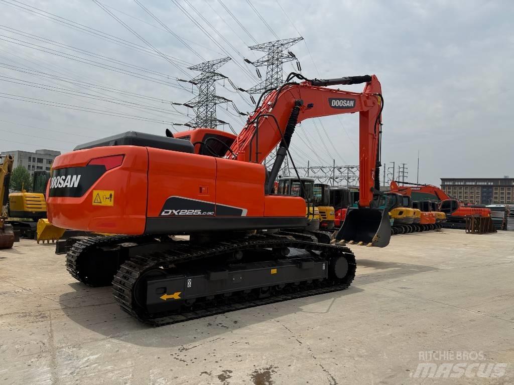 Doosan DX 225 LC-9C Kāpurķēžu ekskavatori