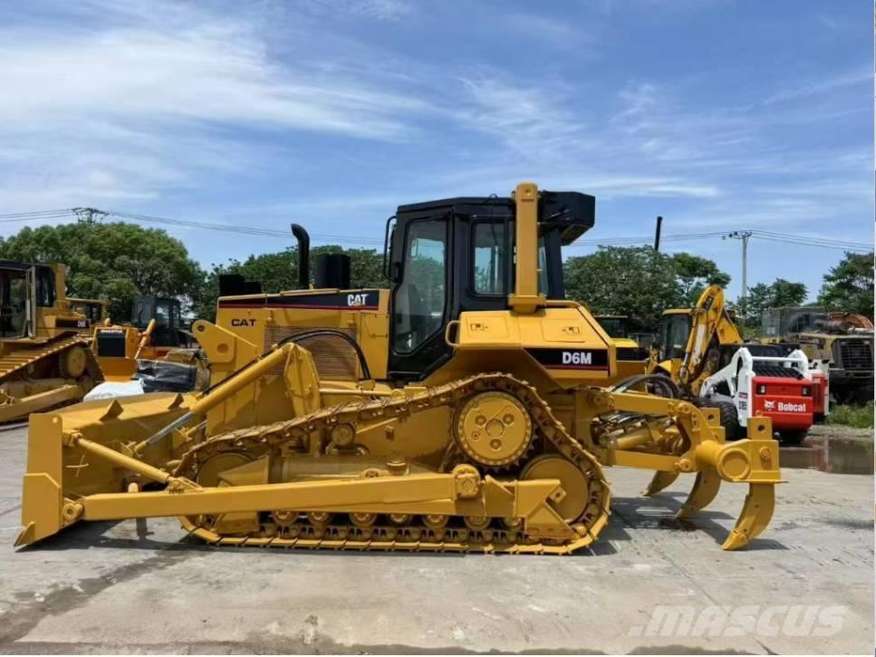 CAT D 6 M Kāpurķēžu buldozeri