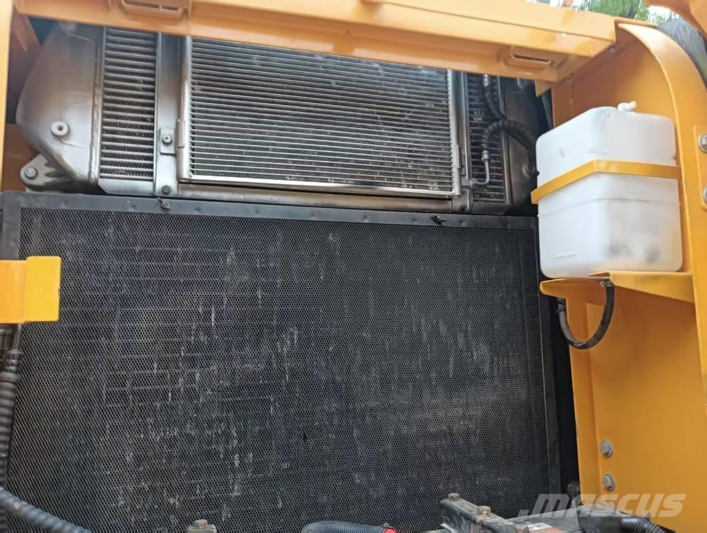 Hyundai 220LC-9T Kāpurķēžu ekskavatori