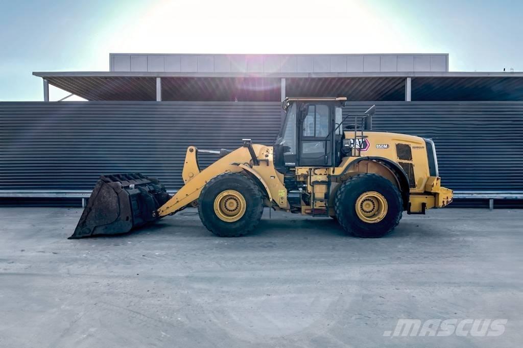 CAT 950M Iekrāvēji uz riteņiem