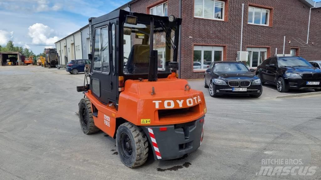 Toyota FD 55 Tehnika ar dīzeļa dzinēju