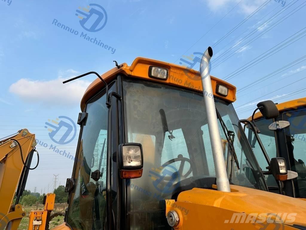 JCB 4 CX Ekskavatori-iekrāvēji