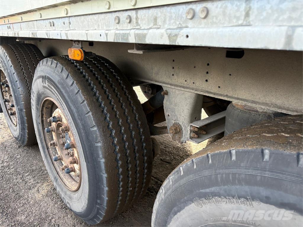 Schmitz 3aks Noslēgtās piekabes