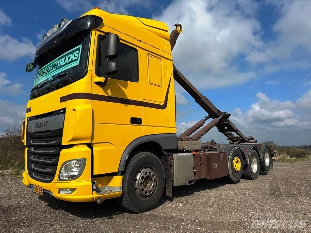 DAF XF 530 8x2-*4 Treileri ar āķi