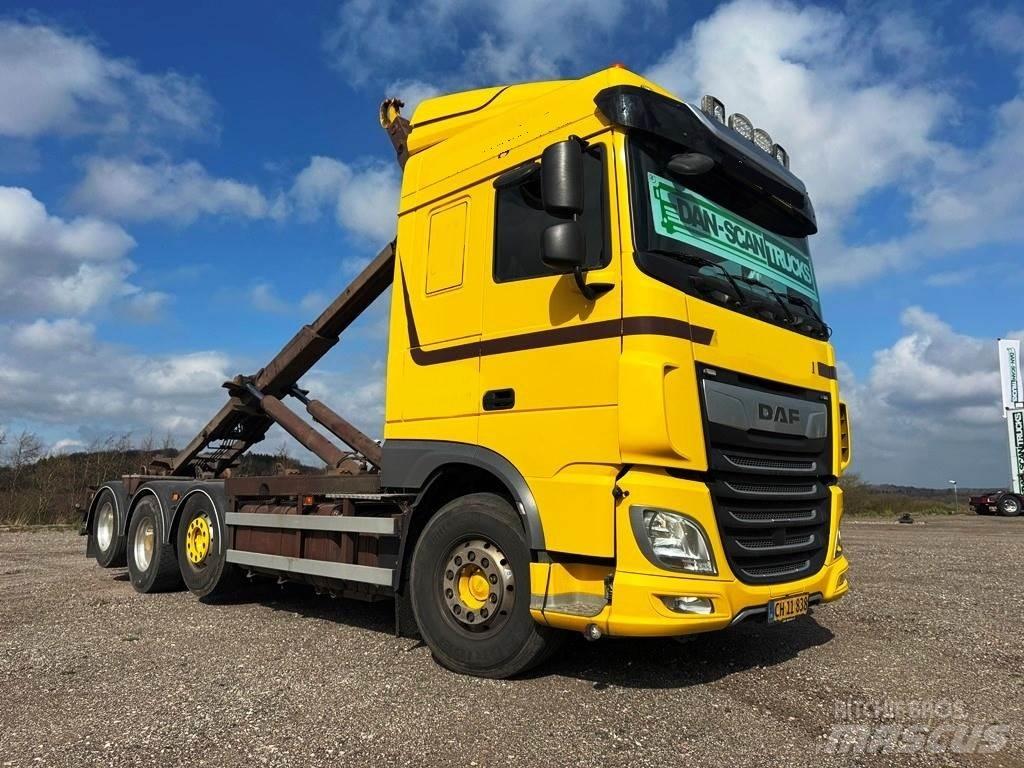 DAF XF 530 8x2-*4 Treileri ar āķi