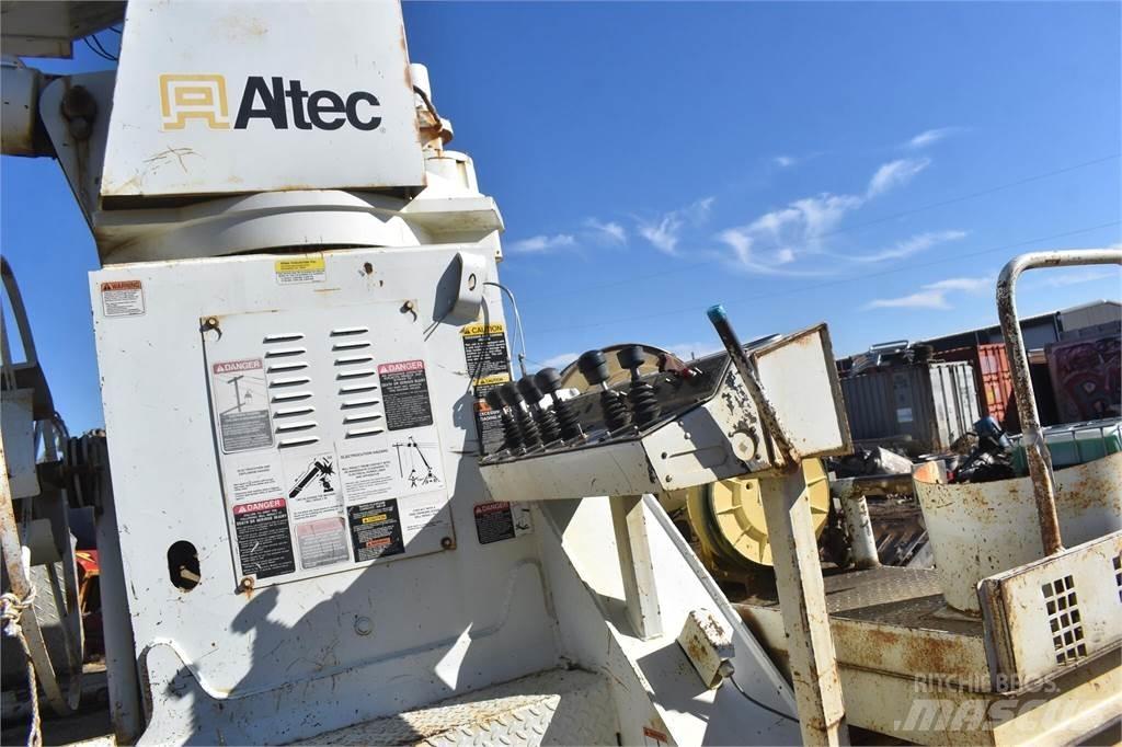 Altec D2045TR Mobilās urbšanas platformu automašīnas