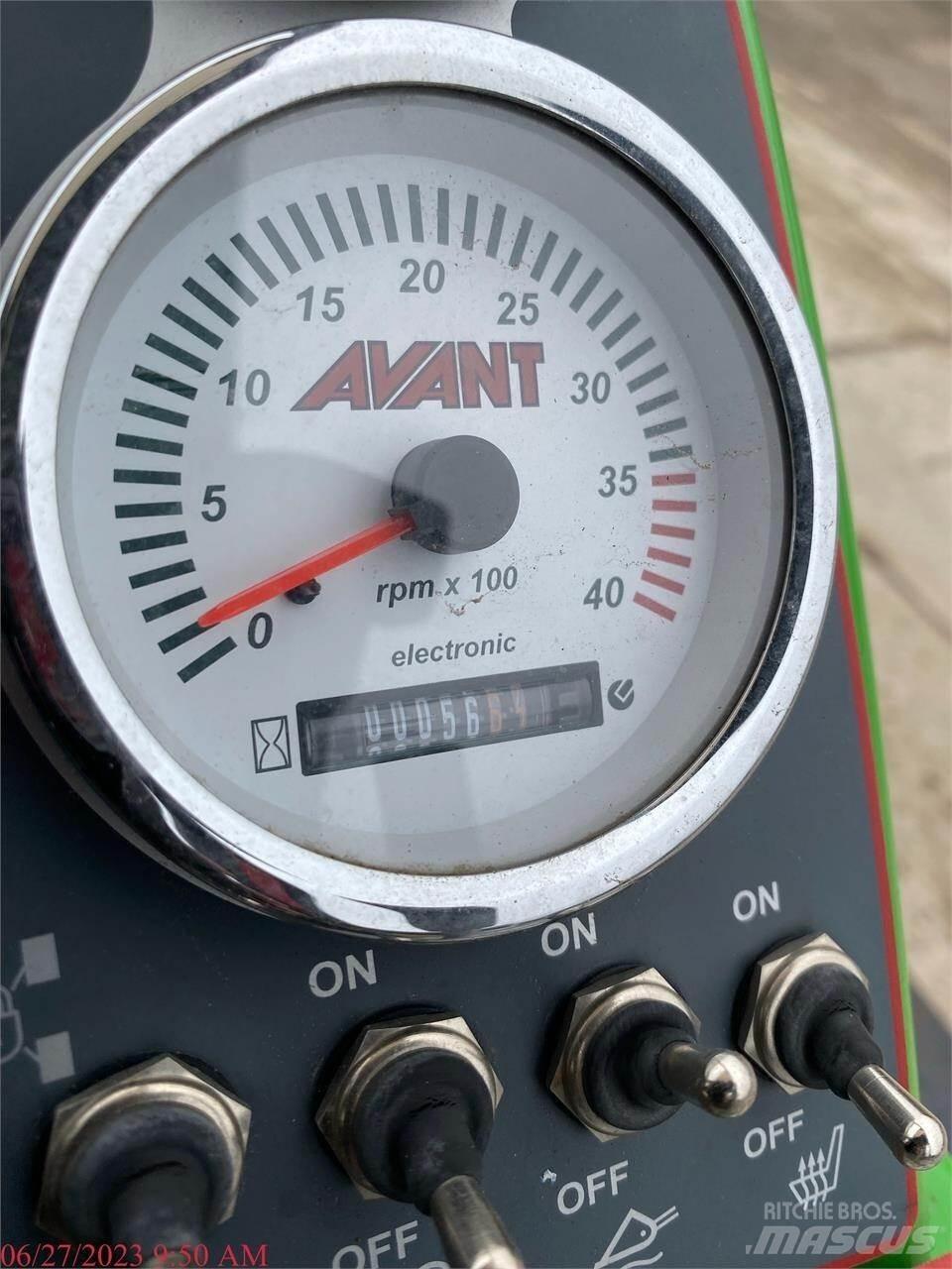 Avant 528 Iekrāvēji uz riteņiem