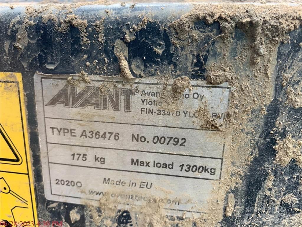 Avant 528 Iekrāvēji uz riteņiem