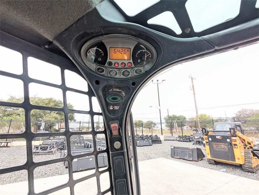 Bobcat T450 Lietoti riteņu kompaktiekrāvēji
