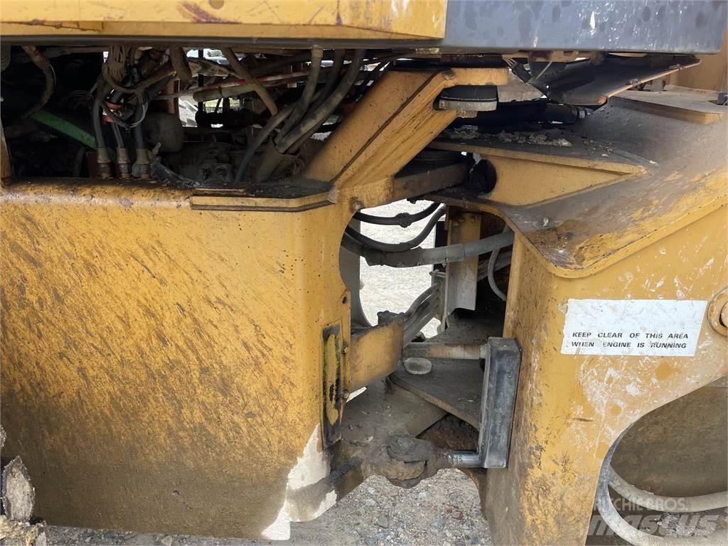 CASE 621B Iekrāvēji uz riteņiem