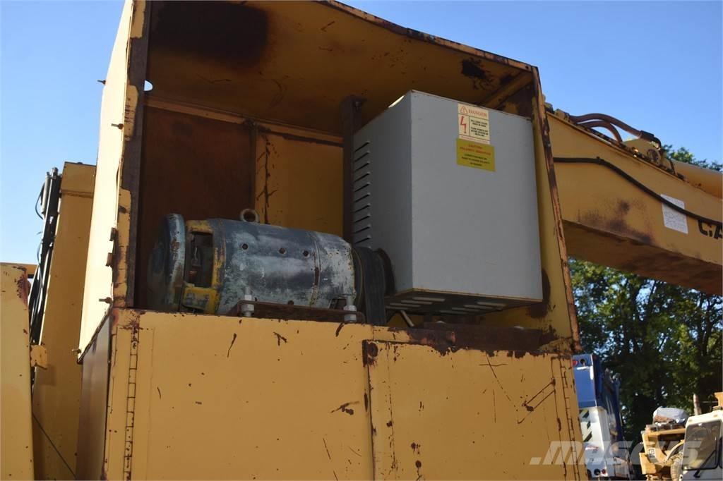 CAT 215B LC Kāpurķēžu ekskavatori