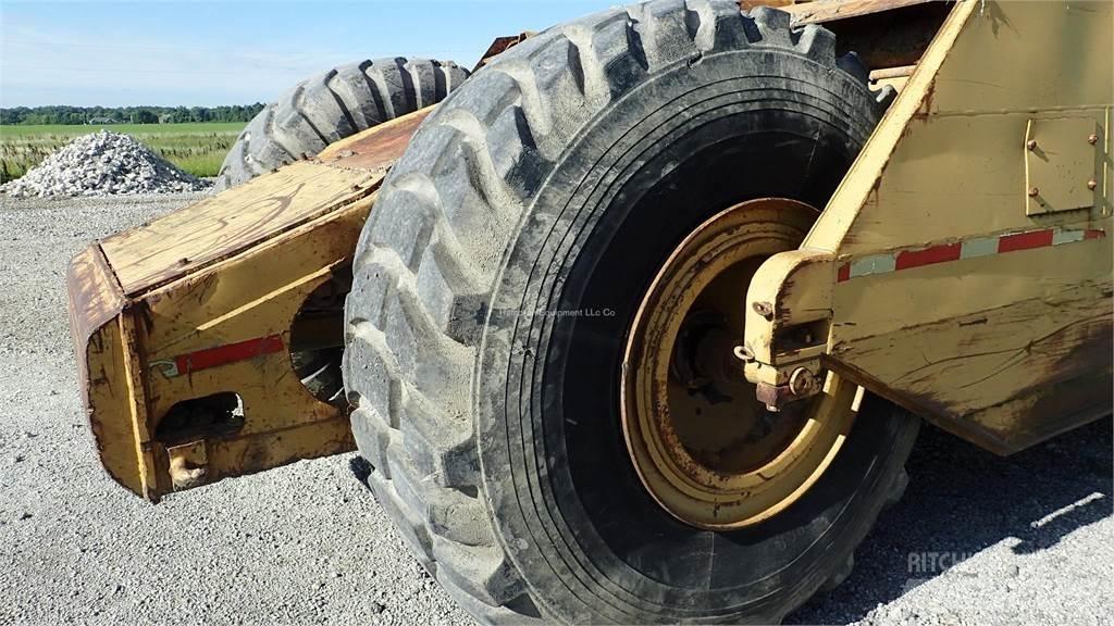 CAT 623B Skrēperi