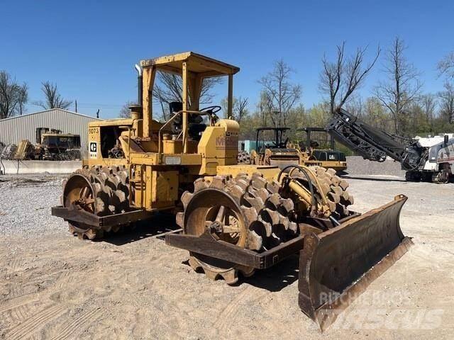 CAT 815 Atkritumu preses