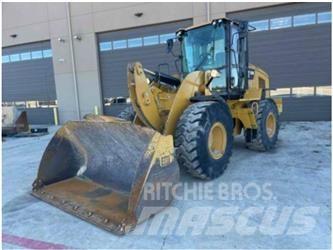CAT 930M Iekrāvēji uz riteņiem