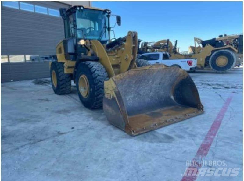 CAT 930M Iekrāvēji uz riteņiem