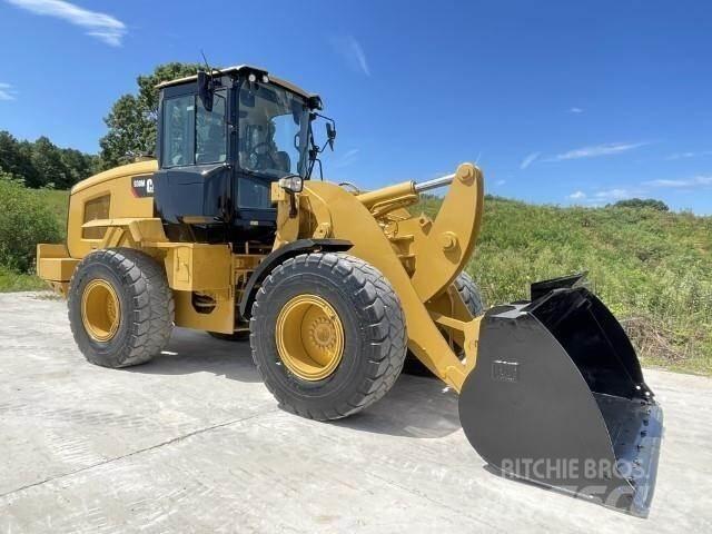 CAT 930M Iekrāvēji uz riteņiem