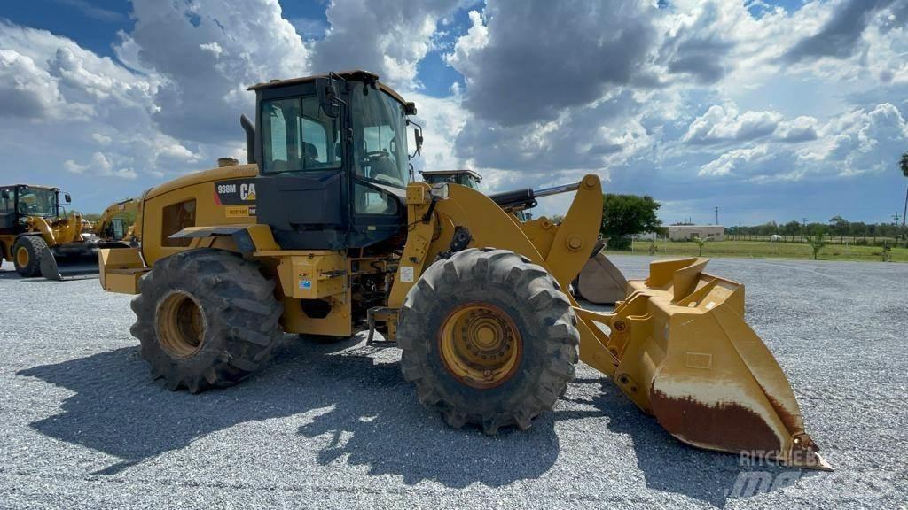 CAT 938M Iekrāvēji uz riteņiem