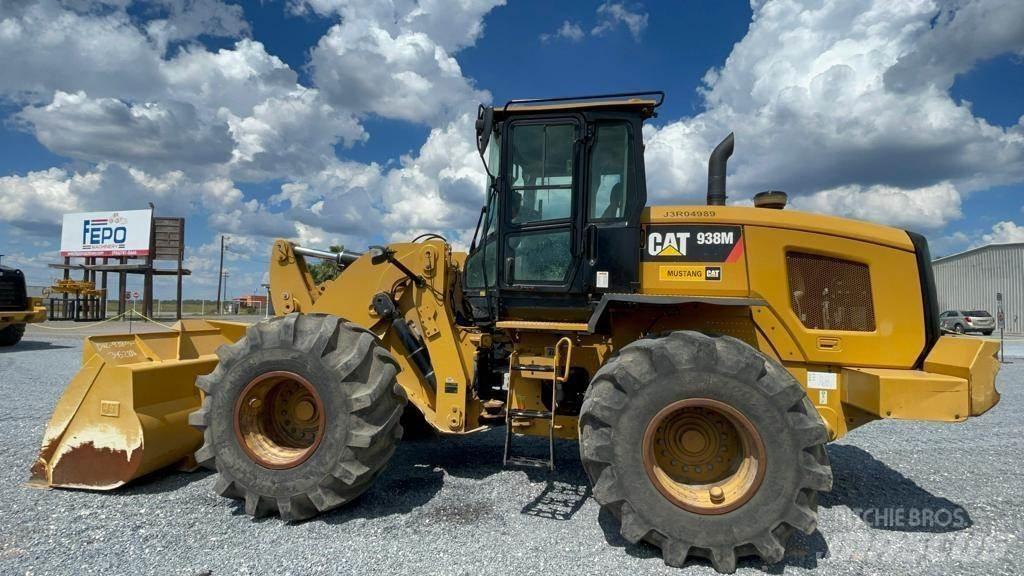 CAT 938M Iekrāvēji uz riteņiem