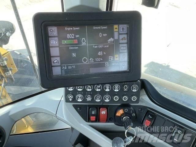 CAT 938M Iekrāvēji uz riteņiem