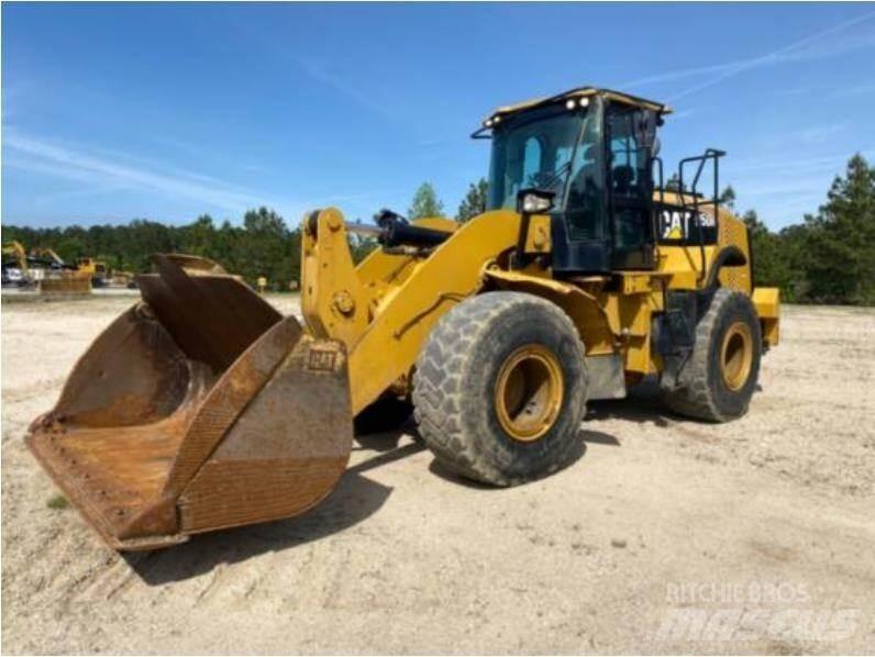 CAT 950M Iekrāvēji uz riteņiem