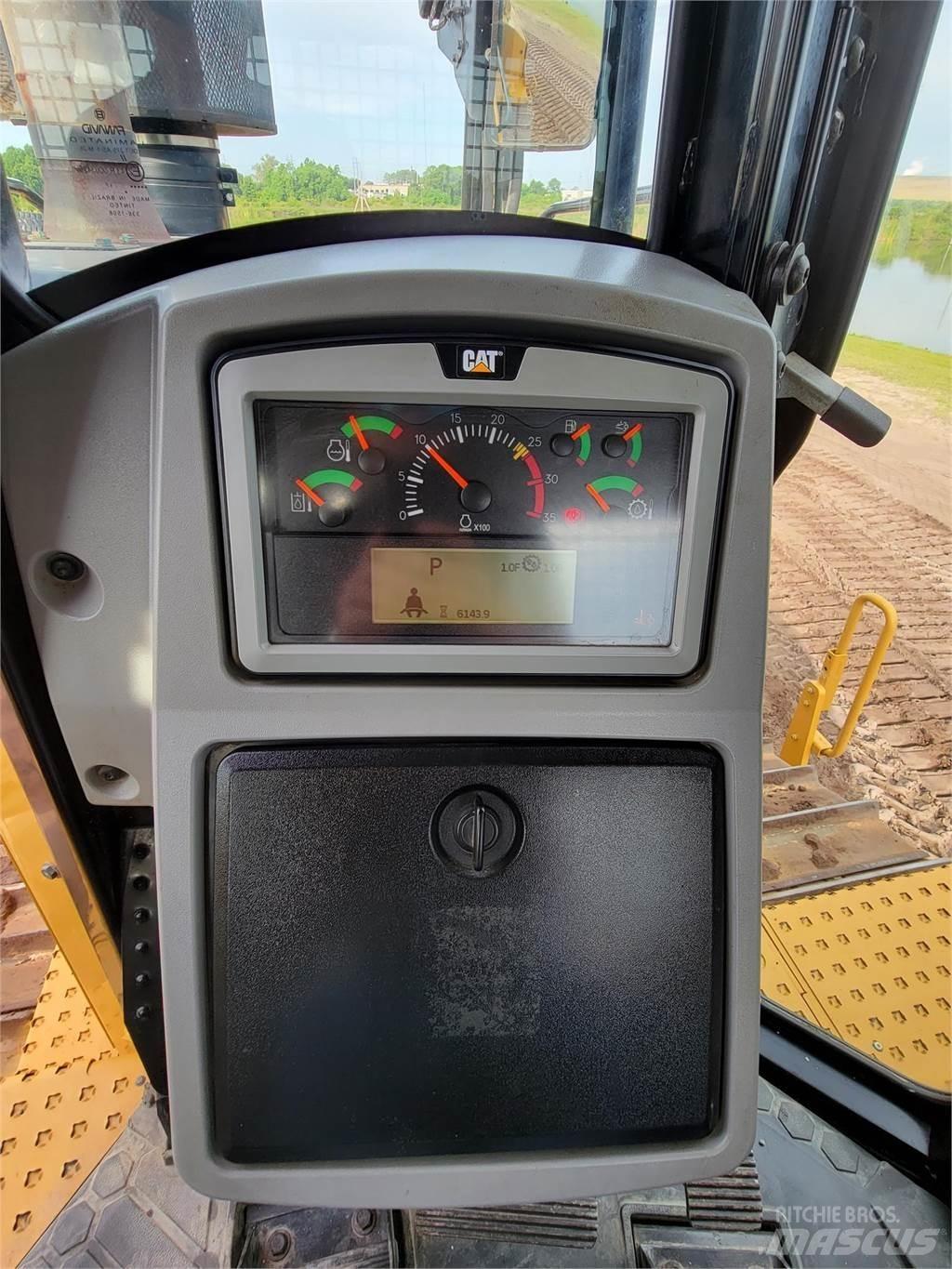 CAT D8T Kāpurķēžu buldozeri