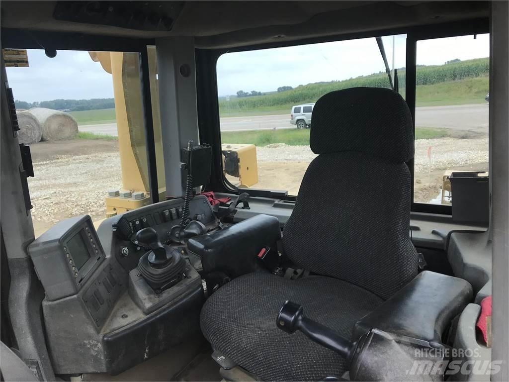 CAT D8T Kāpurķēžu buldozeri