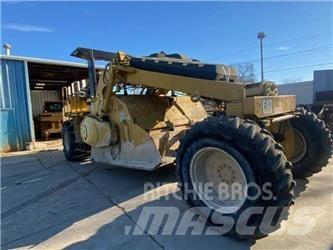 CAT RM-300 Asfalta savācējs