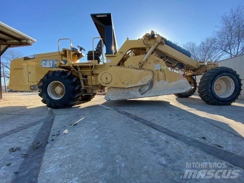 CAT RM-300 Asfalta savācējs